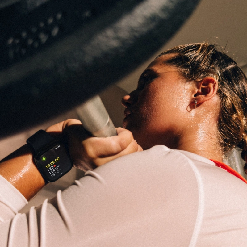 Умные часы Apple Watch Series 12 GPS, 42мм, Тёмно-бронзовый алюминиевый корпус, спортивный ремешок оливкового цвета, размер M/L 150-200 мм (MJEG4). Фото 5