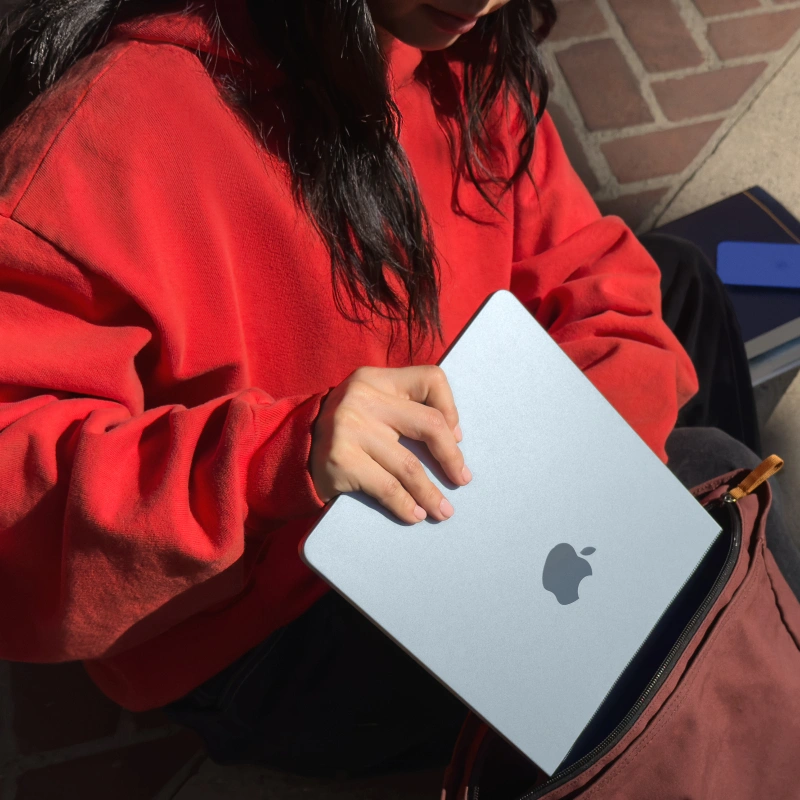 Apple MacBook Air 13" 2025 Серебристый (MC654) (M4, 10-ядер CPU/10-ядер GPU, 24 ГБ, 512 ГБ SSD). Фото 7